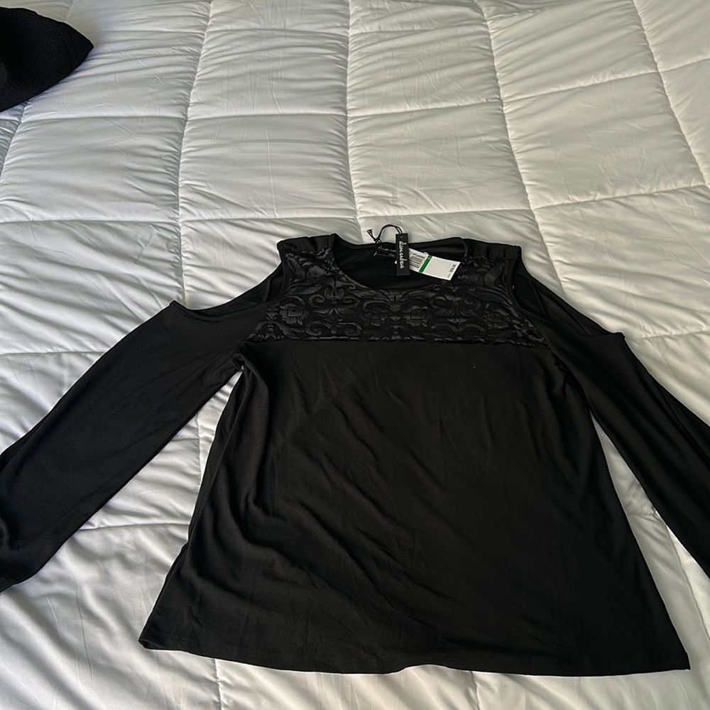 Women’s Black Velvet trimmed cold shoulder top, size L, NWT